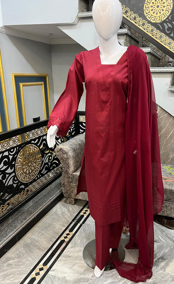 Sadgi Premium – Maroon 3 Piece Suit | Trouser | Chiffon Dupatta | Stitched